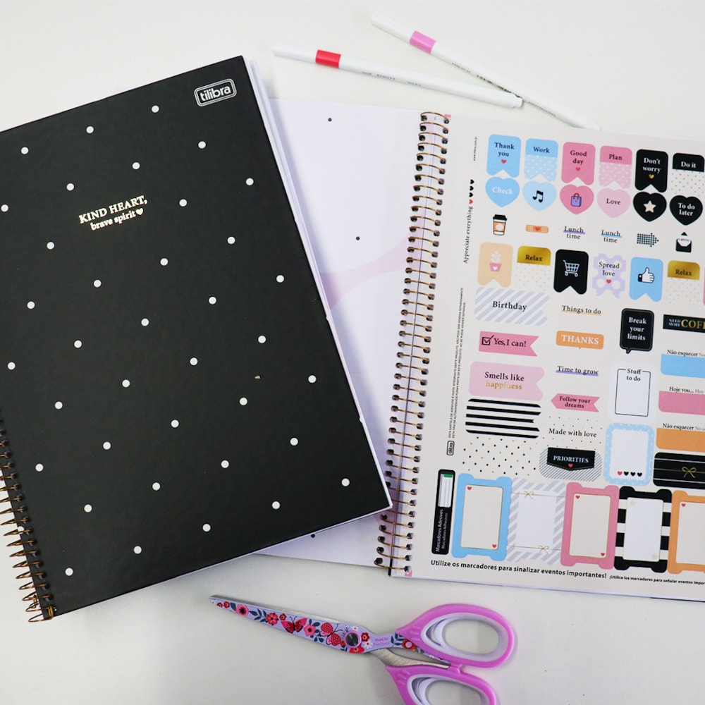 Caderno Universitário West Village Poá Preto 80 Folhas