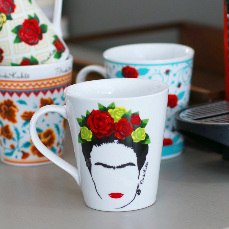 Caneca de Porcelana Frida Kahlo Face Rosas Vermelhas