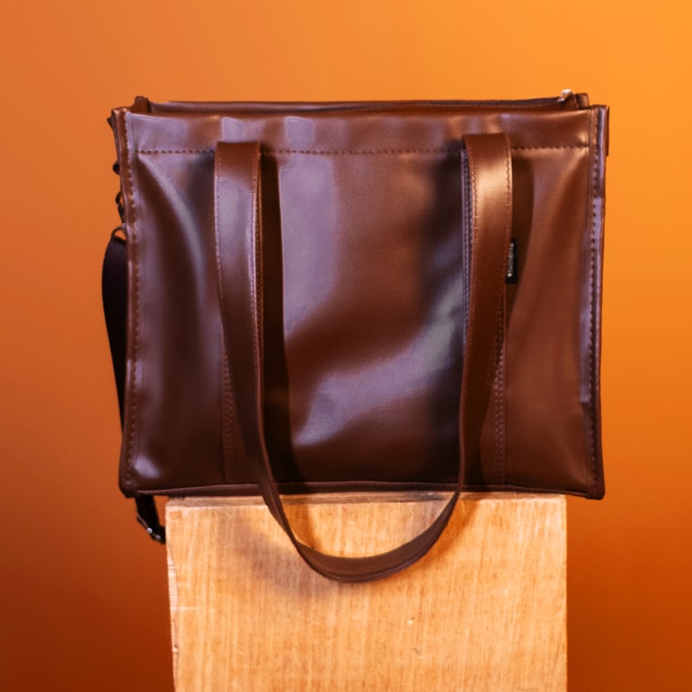 Kit Bolsa Tote Pro com Alça + Mochila Essential + Térmica Move Grande Marrom Cacau