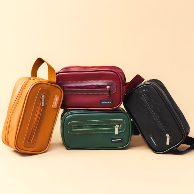Necessaire de Viagem com Alça Preta