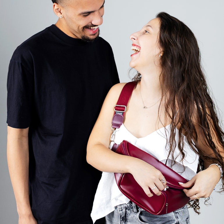 Pochete com Bolso Vermelho Cereja